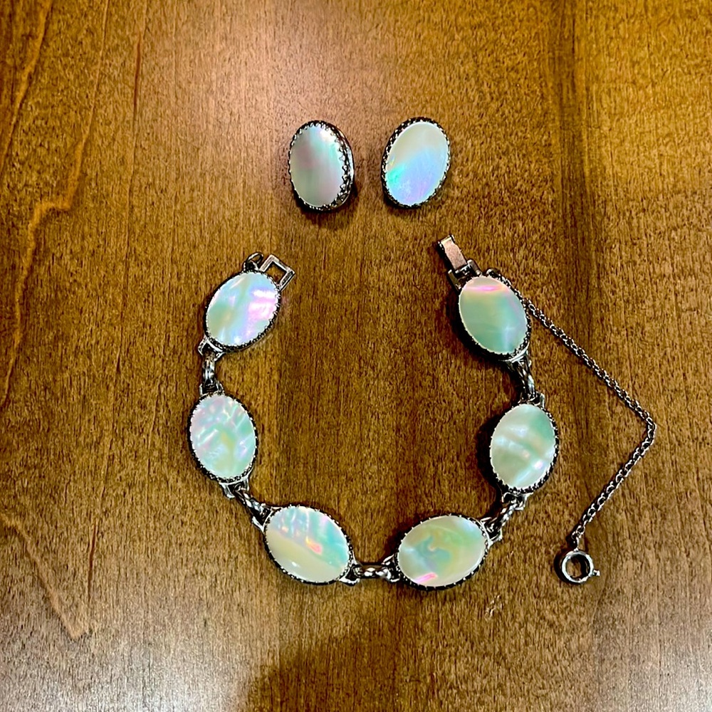Vintage Mother of Pearl Link Bracelet and Earrings 1950s Whiting and Davis